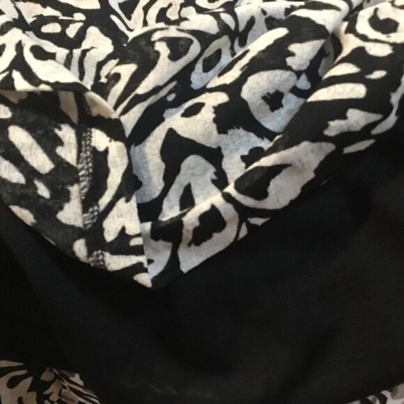 SALE. BUY 2/$30. Jones New York Women’s Size M 3/4 Sleeves Blouse - Picture 7 of 8